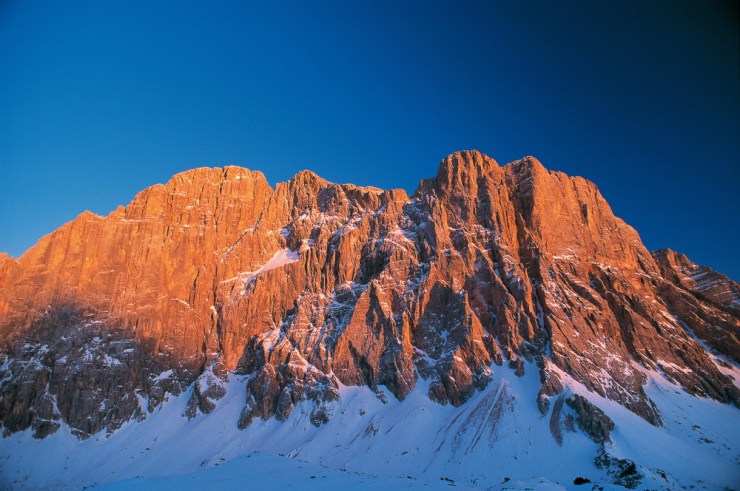 Spettacolare tramonto invernale sulla parete nord-ovest della Civetta